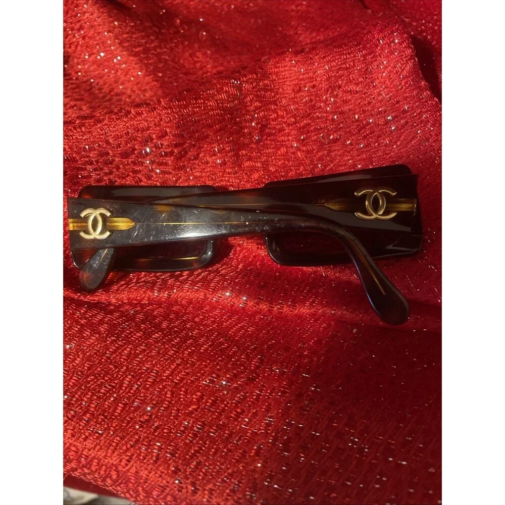 Vintage Chanel 0018 80 Tortoise Shell Sunglasses Oversized Gold CC Made In Italy
